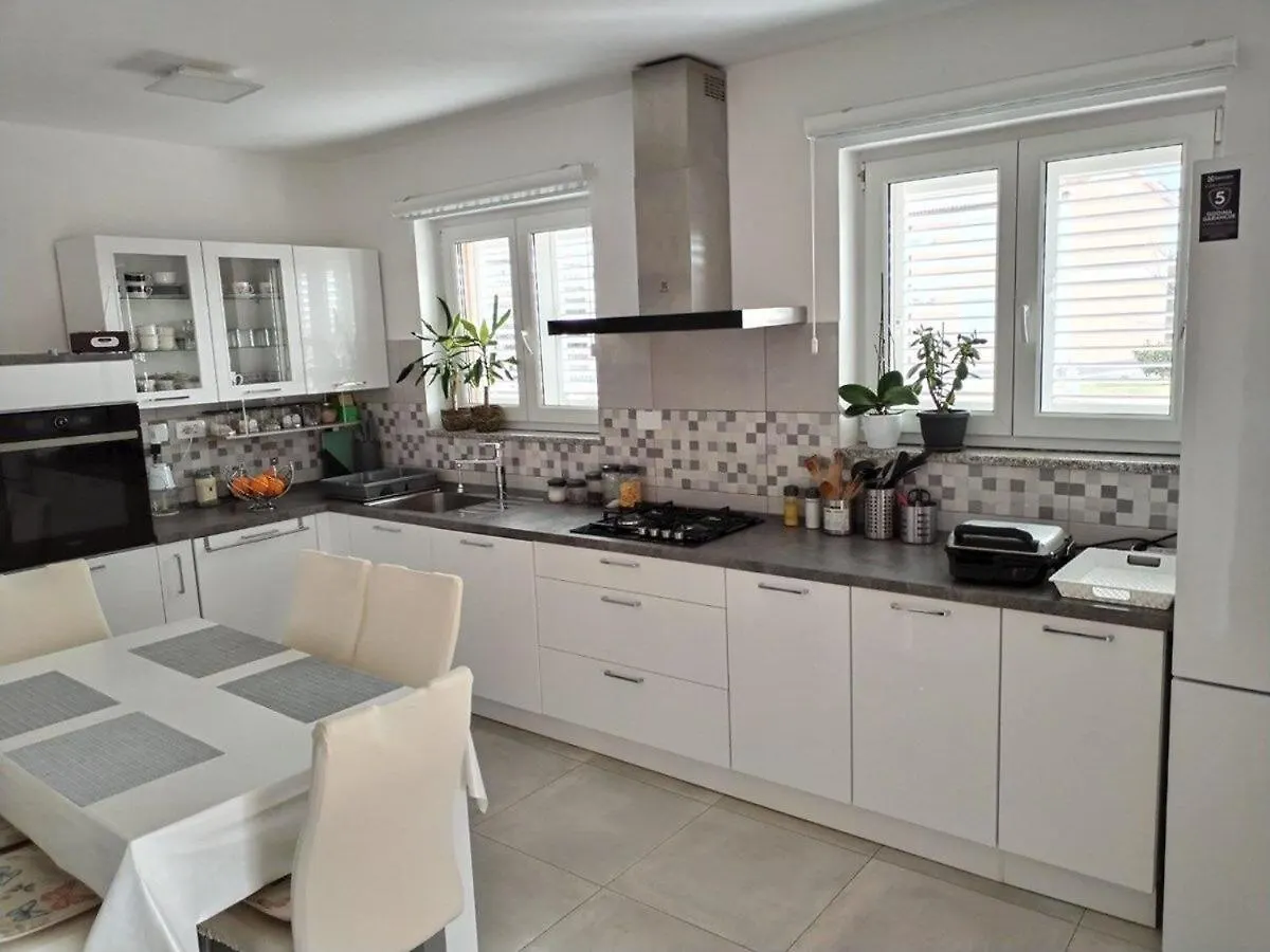 Casa Lakvere Pula 0*,