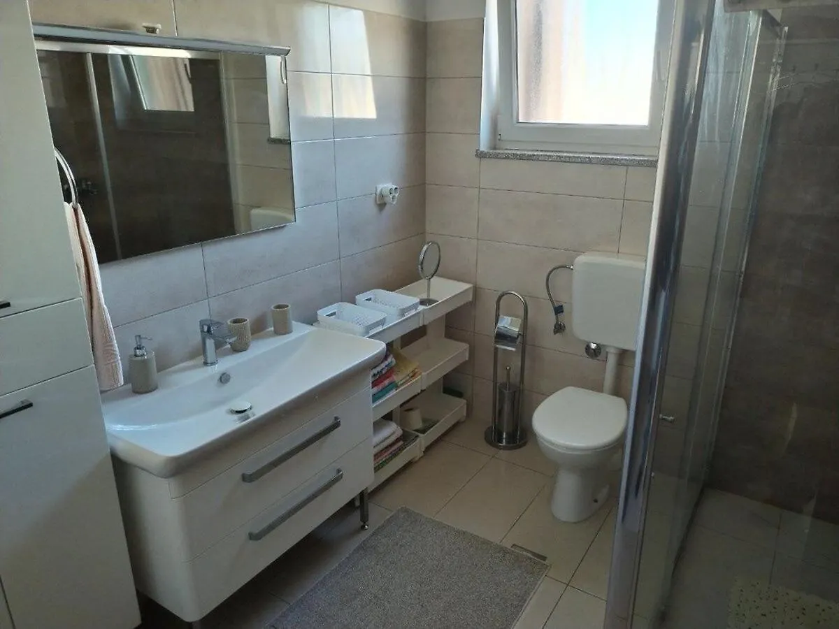 Casa Lakvere Pula 0*,  Croatia